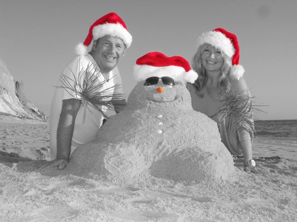 Merry Xmas in sand mono
